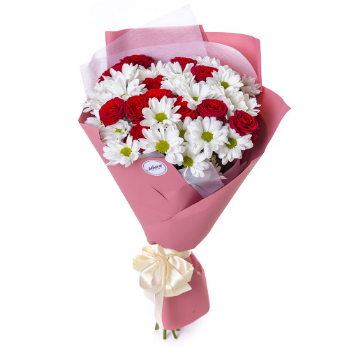 Букет на День матери из кустовых роз и хризантем