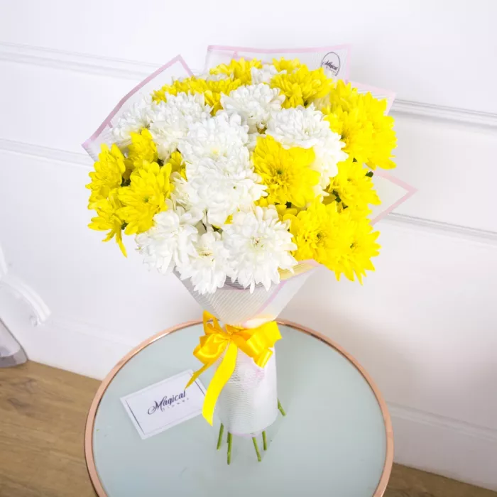 Букет из 11 разноцветных хризантем