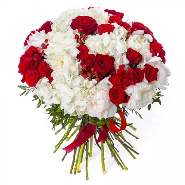 Букет из гортензий, пионов и роз