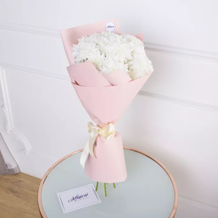 Букет из 5 белых хризантем в пленке