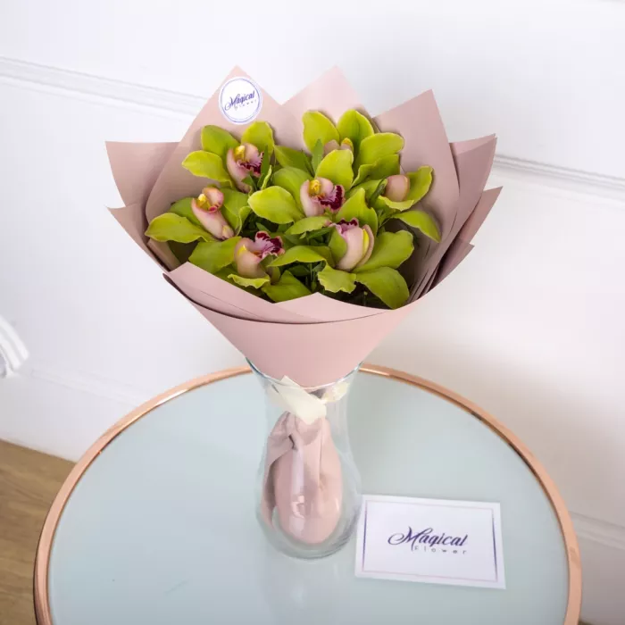 Букет из 7 розовых орхидей