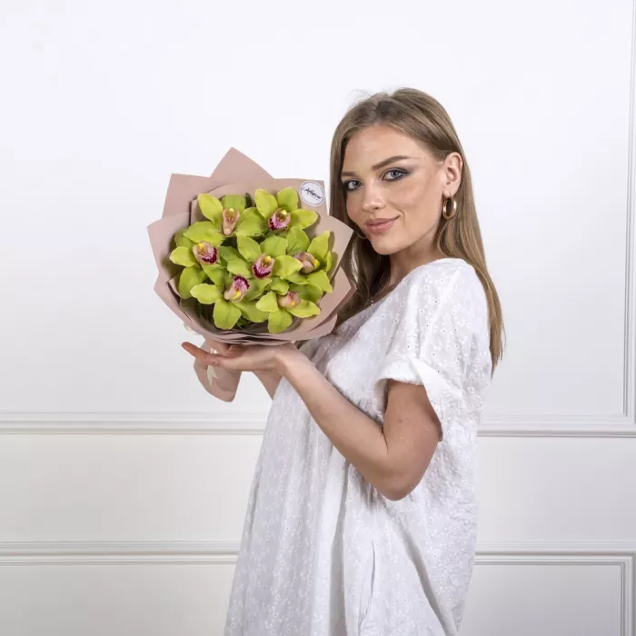 Букет из 7 розовых орхидей