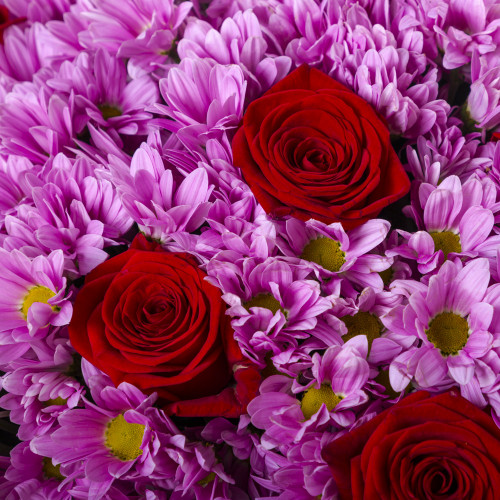 Букет на День матери из роз и сиреневых хризантем
