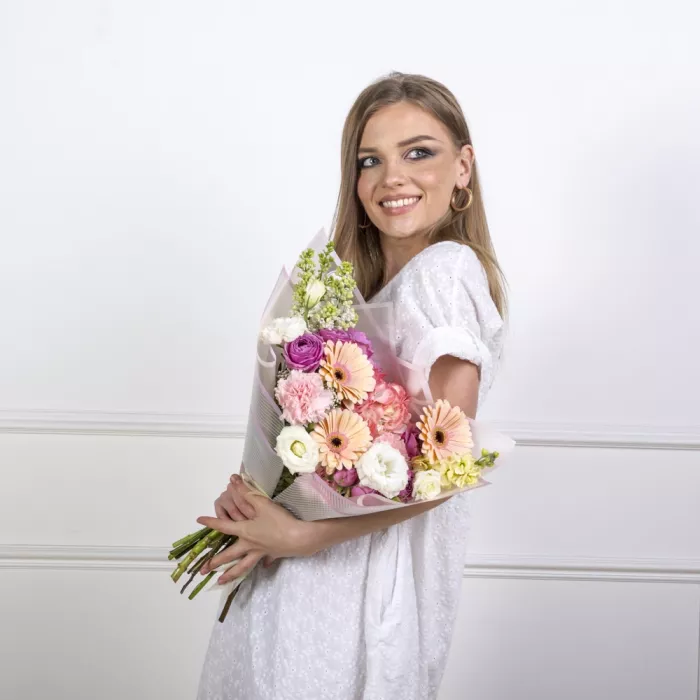 Букет из гортензий, гербер и сирени