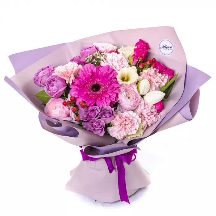 Букет из роз, тюльпанов и нарциссов