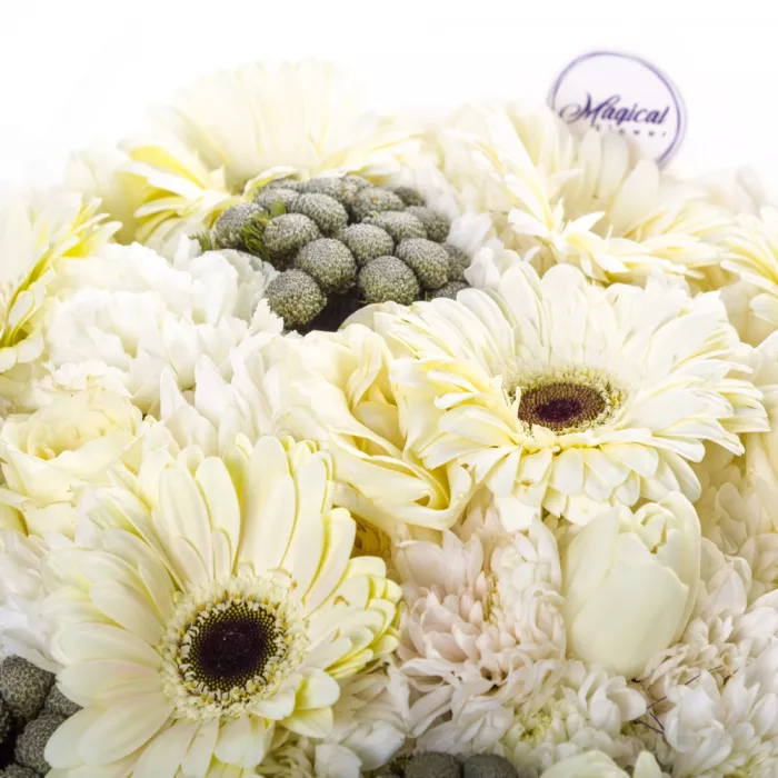 Букет из роз, хризантем и тюльпанов