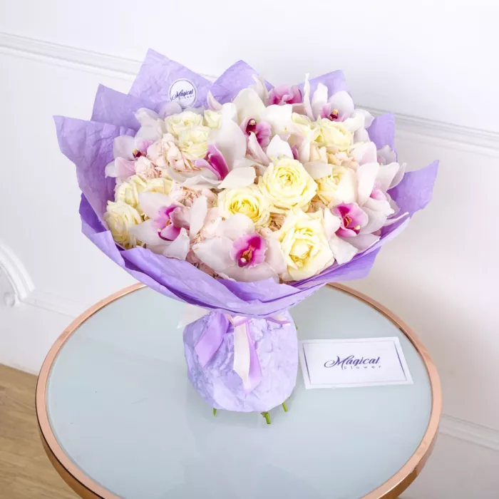 Букет из роз и орхидей