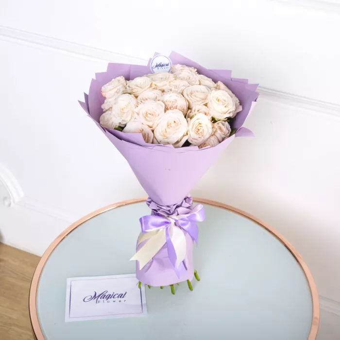 Букет из 21 кремовой кустовой розы