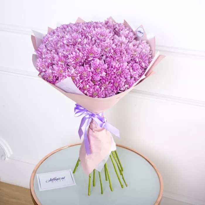 Букет из 19 сиреневых хризантем