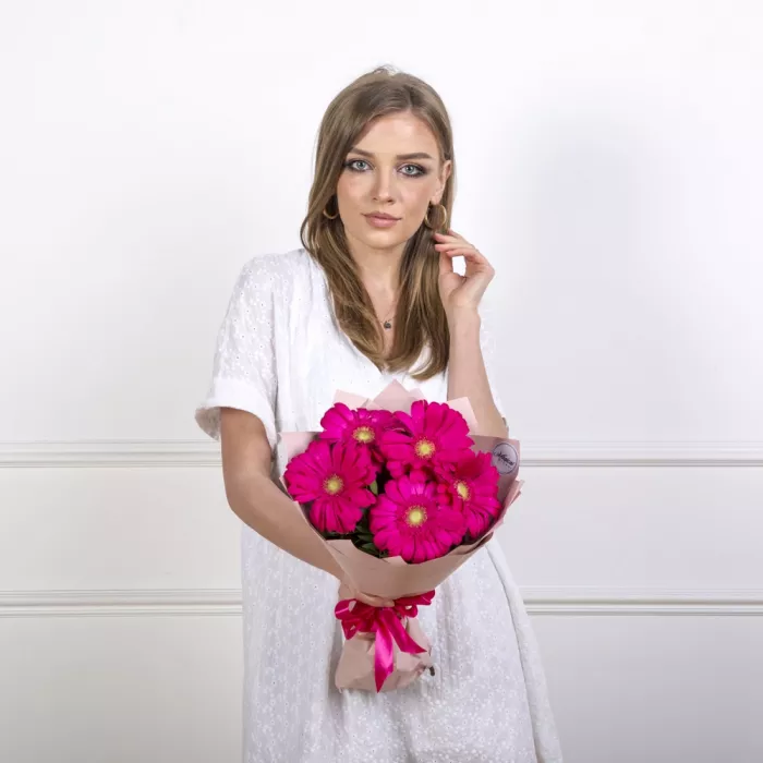 Букет из 5 малиновых гербер