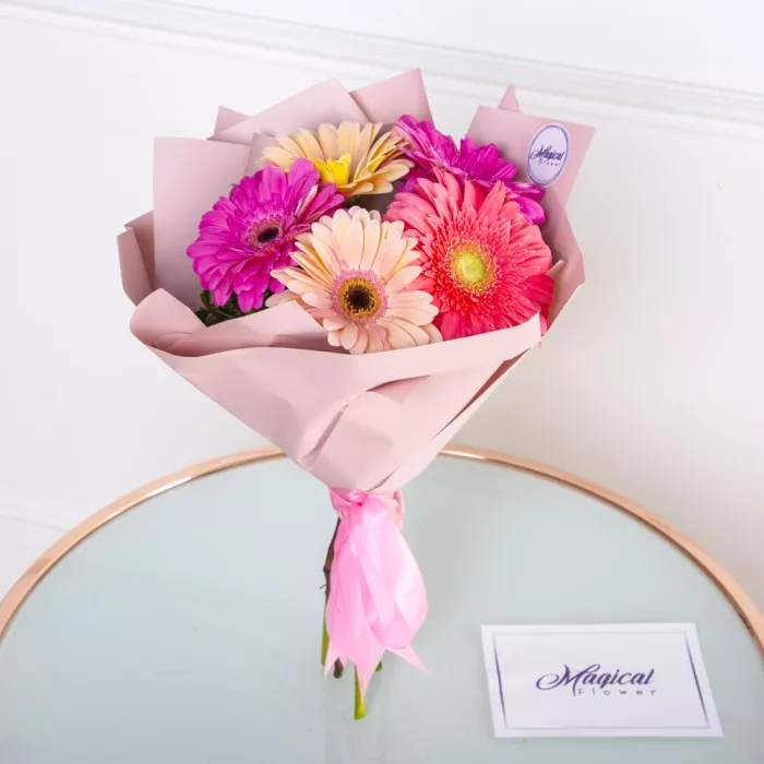 Букет из 5 разноцветных гербер