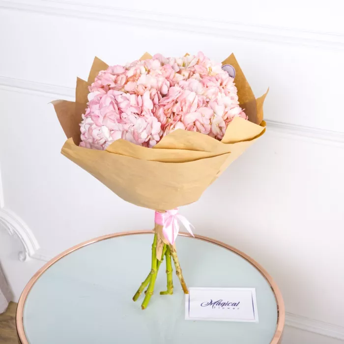 5 розовых гортензий