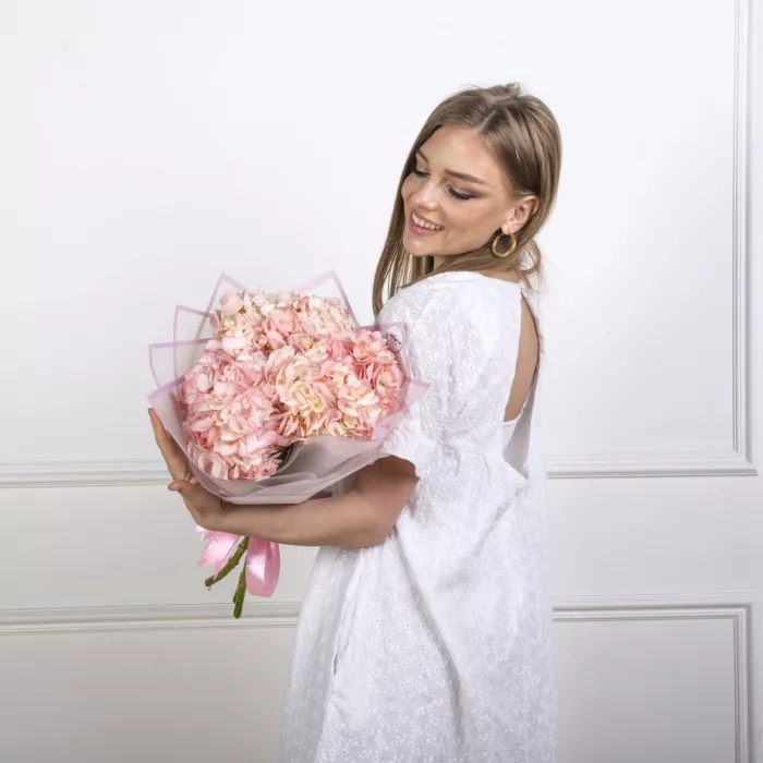 Букет из 3 розовых гортензий