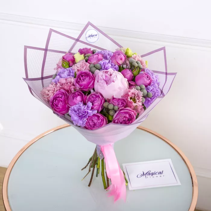 Букет из пионов, эустом и диантуса