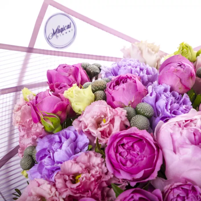 Букет из пионов, эустом и диантуса