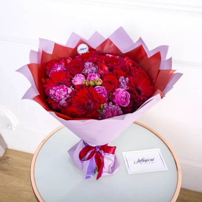 Букет из хризантем и роз Букет из хризантем и роз