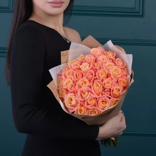 35 нежных роз сорта Мисс Пигги Роза Premium 40 см