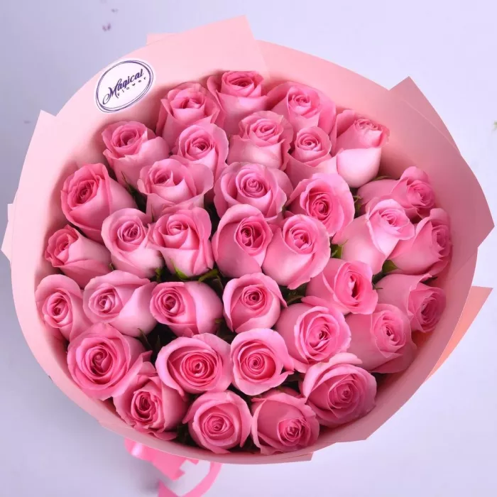 35 розовых роз