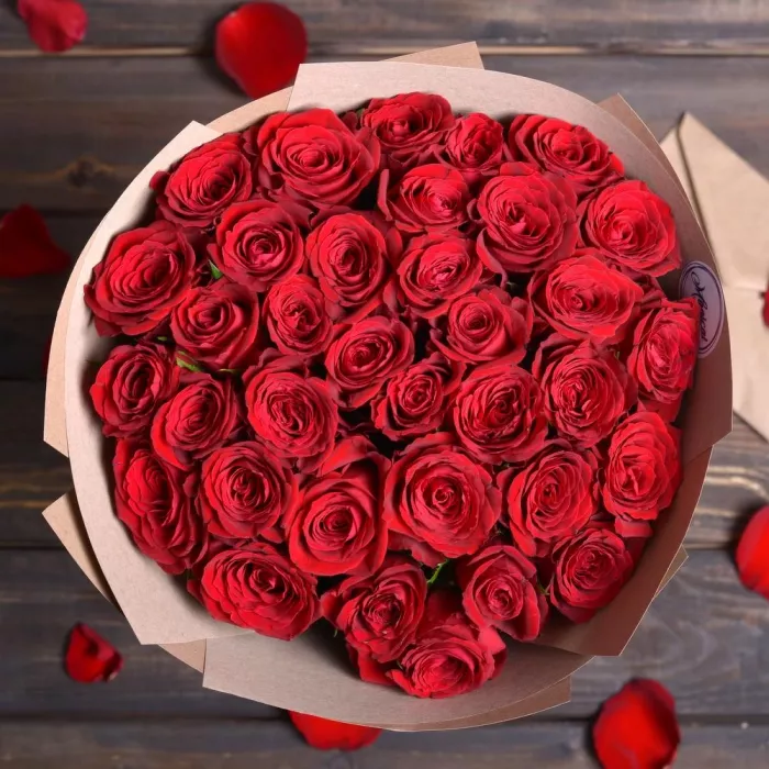 35 красных роз