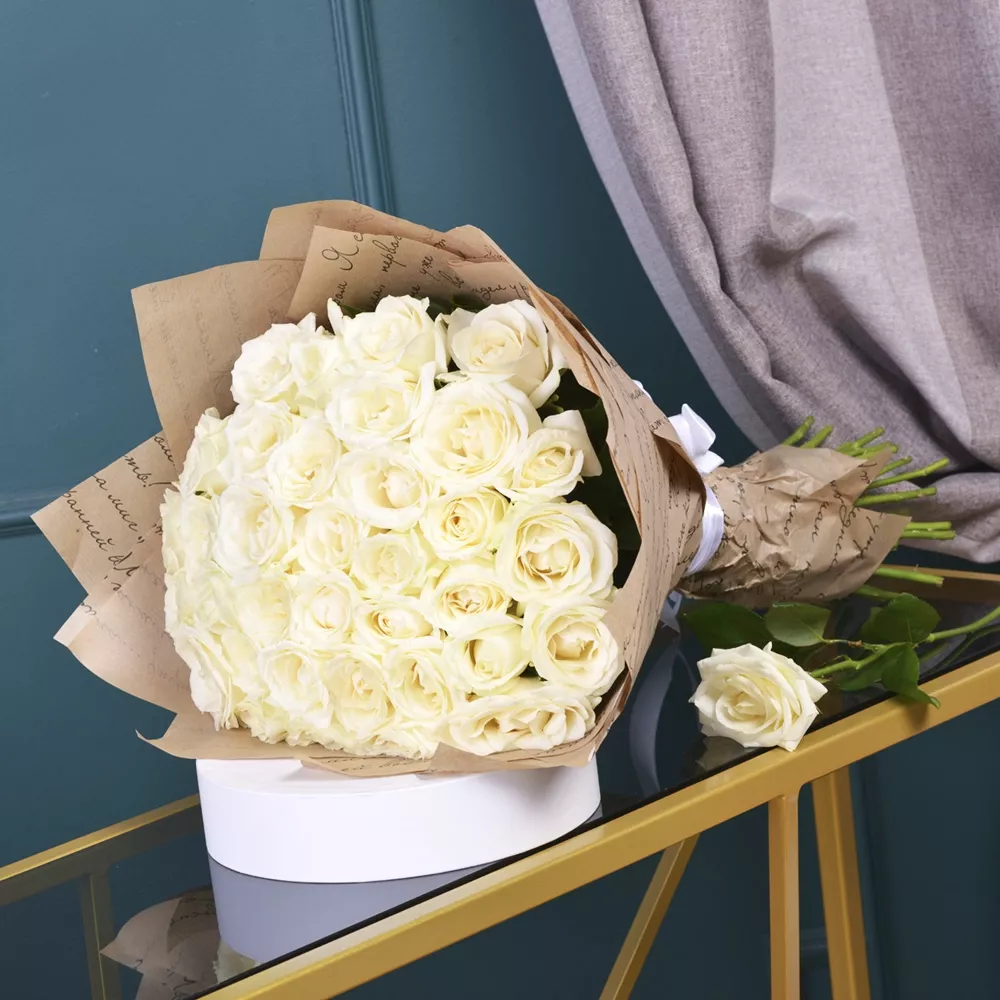 Купить букет из 25 белых роз в Минске с доставкой