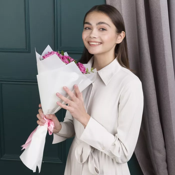 Букет из 5 розовых роз 60 см