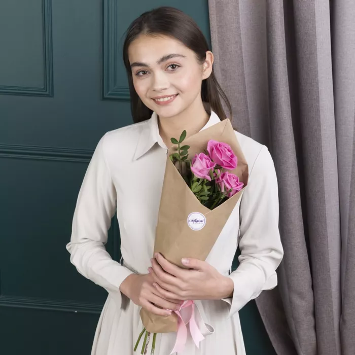 Букет из 3 розовых роз 50 см