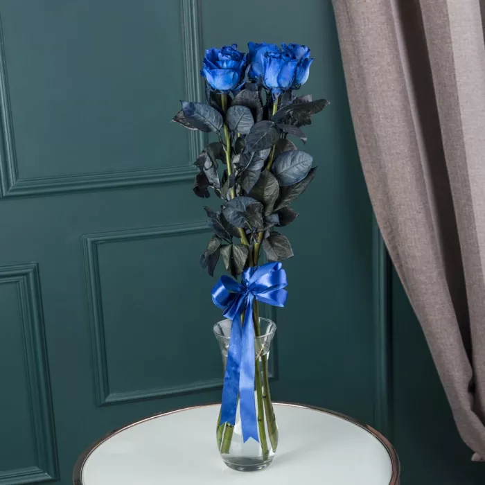 Букет из 5 синих роз 70 см