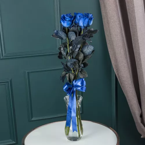 Синий букет из 5 роз 70 см