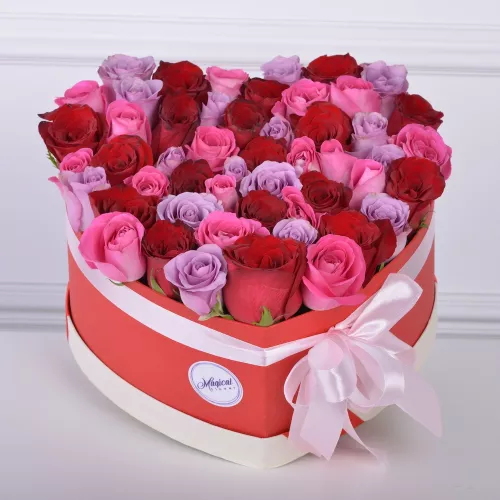 51 роза микс в коробке в форме сердца 