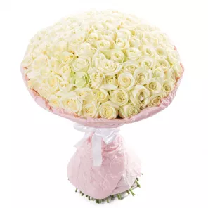 Букет из 101 белой розы premium 60 см в крафте