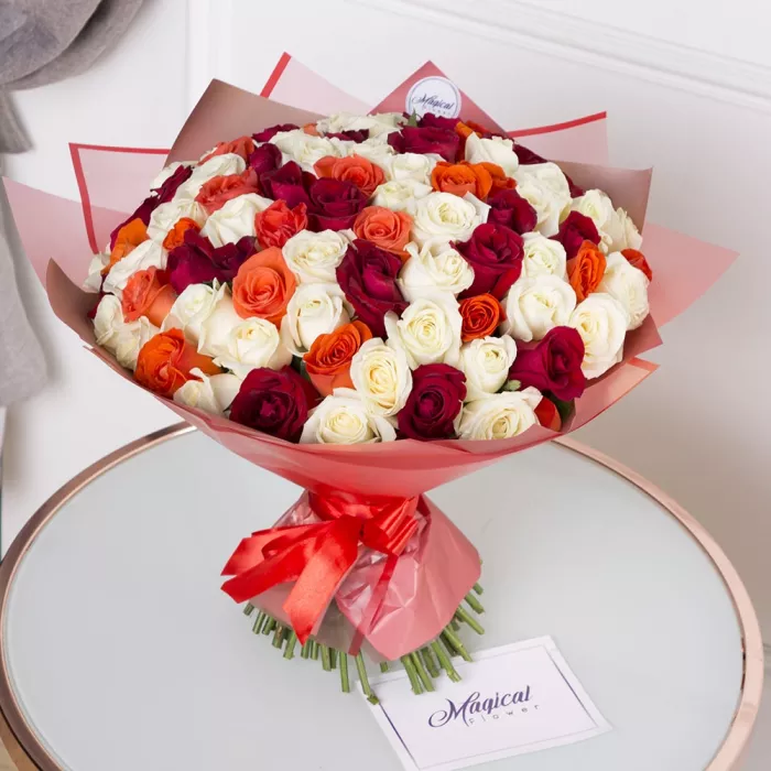 Букет из 101 разноцветной розы