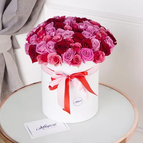 101 разноцветная роза в шляпной коробке 40 см