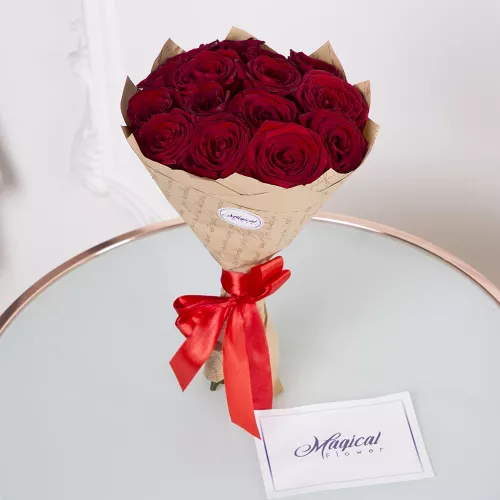 Цветы на свадьбу из 15 красных роз 40 см