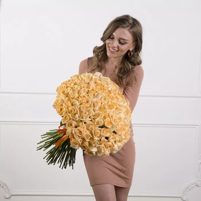 Букет из 101 кремовой розы 60 см