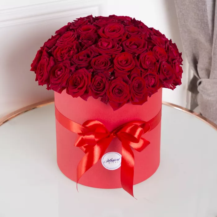 51 красная роза в шляпной коробке