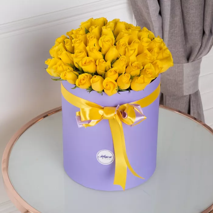 51 желтая роза в шляпной коробке