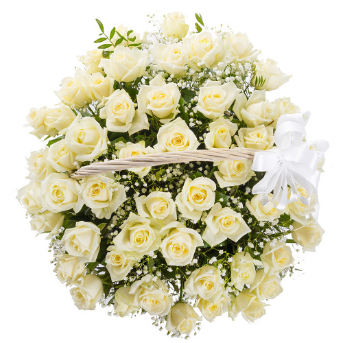 Букет в корзине из 51 белой розы с гипсофилой