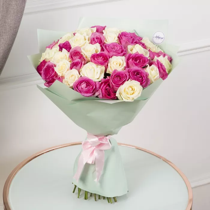 Букет из 51 разноцветной розы 50 см