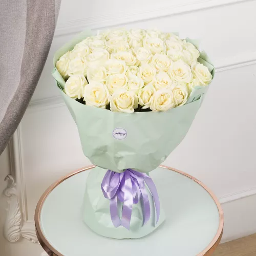 Букет на День матери из 51 белой розы 60 см