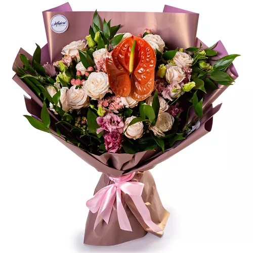 Букет с пионовидными розами и антуриумом