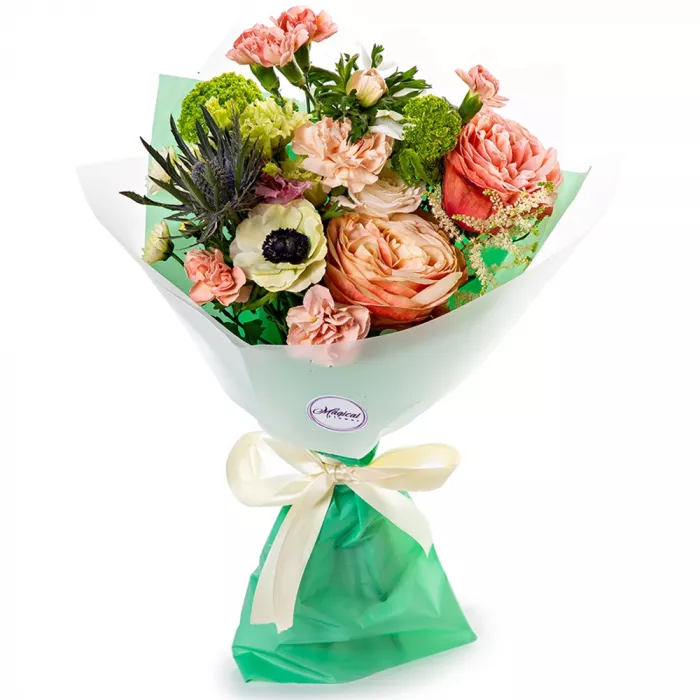 Букет с пионовидной розой и анемоном