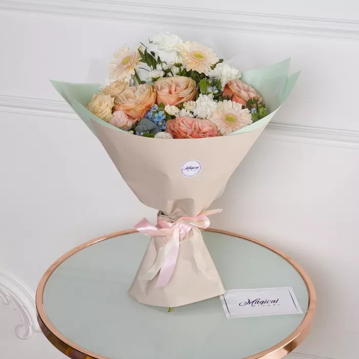 Букет с герберой и пионовидной розой