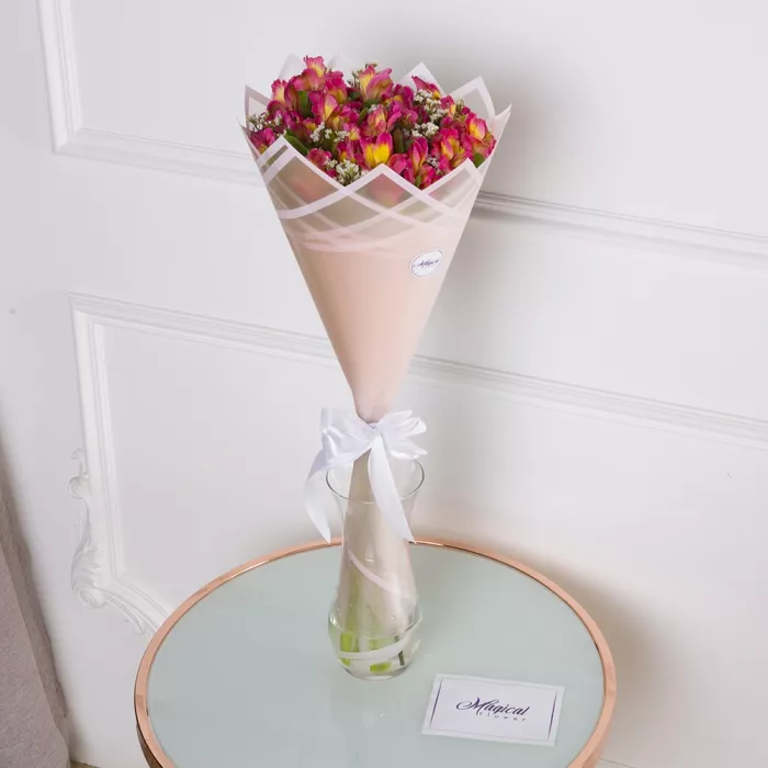 Букет из альстромерий и лимониума