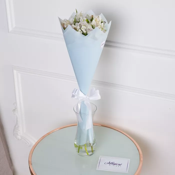 Букет из 7 белых альстромерий