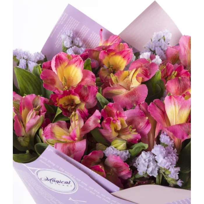 Букет из 7 розовых альстромерий и статицы