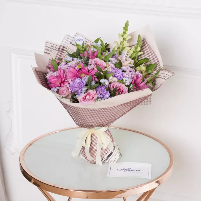 Букет из розы, гвоздики и герберы Букет из розы, гвоздики и герберы