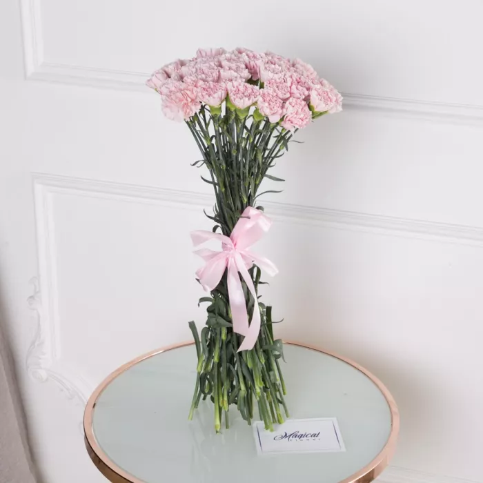 35 розовых гвоздик