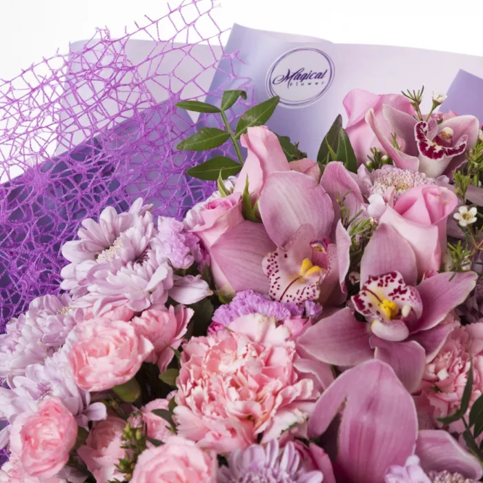 Букет из альстромерий и хризантем