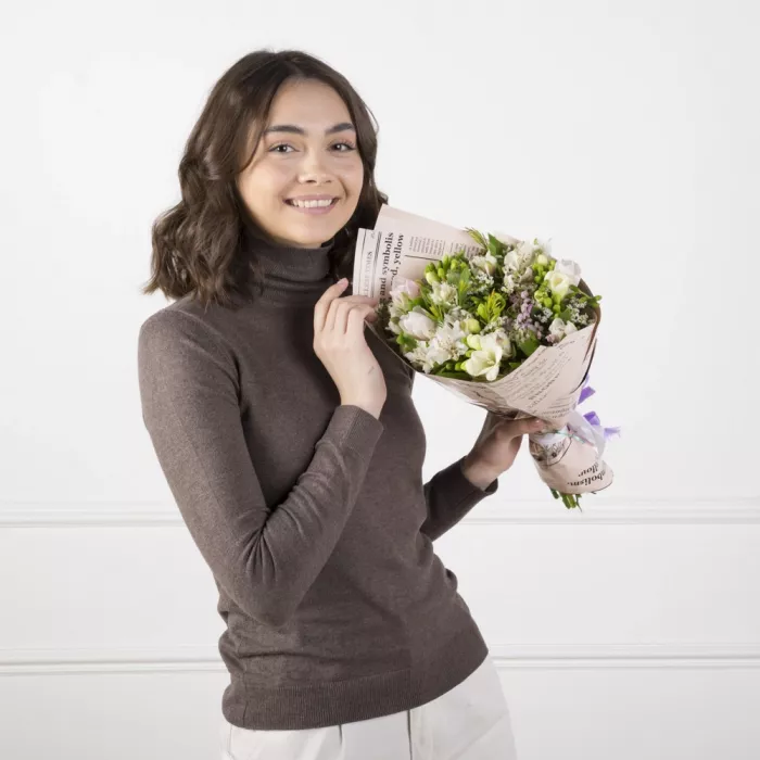 Букет из тюльпанов, фрезии и альстромерии