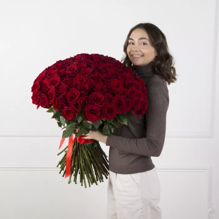 101 красная роза Эквадор 70 см